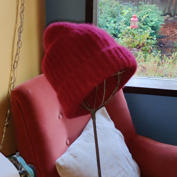 The Cashmere Beanie Steven Alan Burgundy Maroon - Picture 4 of 9